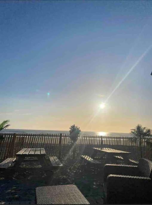 Studio Entre Mer Et Dunes Avec Balcon Vue Laterale Mer 50M Plage Pour 3 Pers Wifi Menage Compris Fort-Mahon-Plage Luaran gambar
