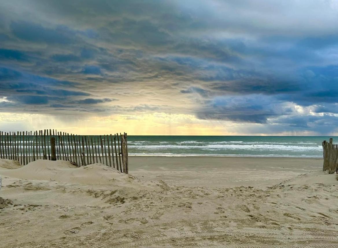 Studio Entre Mer Et Dunes Avec Balcon Vue Laterale Mer 50M Plage Pour 3 Pers Wifi Menage Compris Fort-Mahon-Plage Luaran gambar